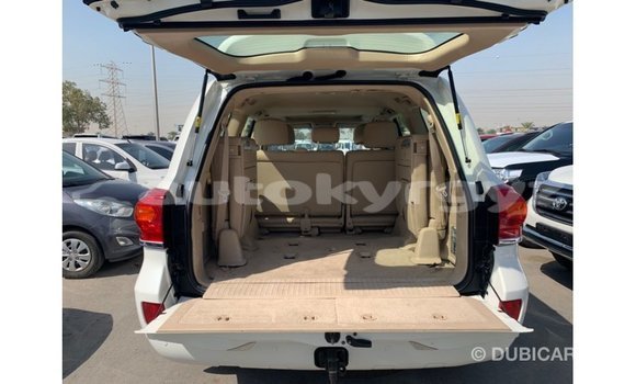 Buy Import Toyota Land Cruiser White Car in Import - Dubai in Batken Buy Import Toyota Land Cruiser White Car in Import - Dubai in Batken