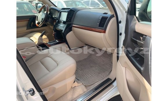 Buy Import Toyota Land Cruiser White Car in Import - Dubai in Batken Buy Import Toyota Land Cruiser White Car in Import - Dubai in Batken
