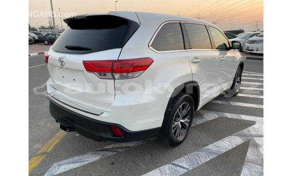 Buy Import Toyota Highlander White Car in Import - Dubai in Batken Buy Import Toyota Highlander White Car in Import - Dubai in Batken