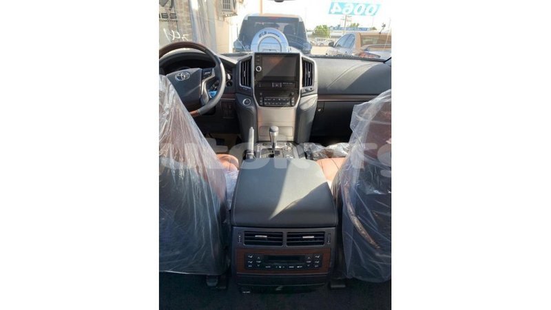 Big with watermark toyota land cruiser batken import dubai 2547