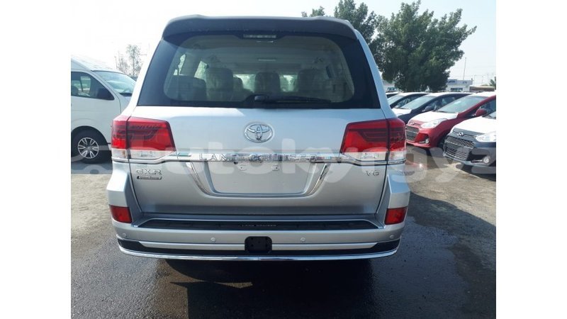 Big with watermark toyota land cruiser batken import dubai 2593