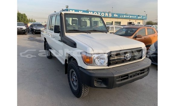 Buy Import Toyota Land Cruiser White Car in Import - Dubai in Batken Buy Import Toyota Land Cruiser White Car in Import - Dubai in Batken