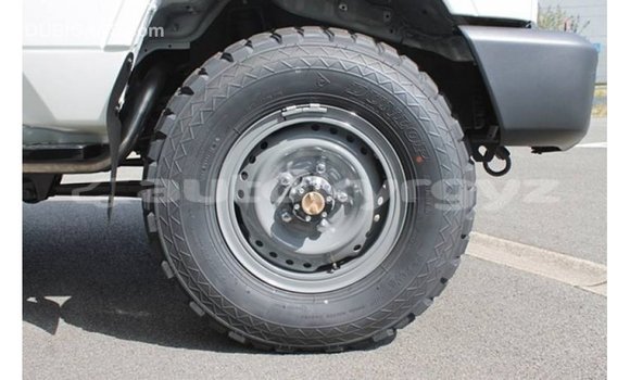 Buy Import Toyota Land Cruiser White Car in Import - Dubai in Batken Buy Import Toyota Land Cruiser White Car in Import - Dubai in Batken