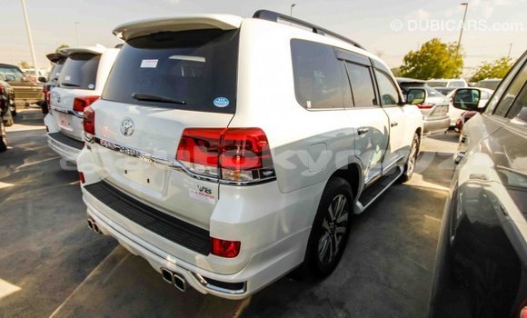 Buy Import Toyota Land Cruiser White Car in Import - Dubai in Batken Buy Import Toyota Land Cruiser White Car in Import - Dubai in Batken