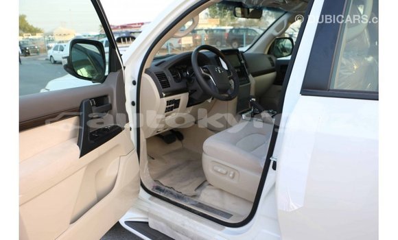 Buy Import Toyota Land Cruiser White Car in Import - Dubai in Batken Buy Import Toyota Land Cruiser White Car in Import - Dubai in Batken