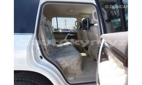 Buy Import Toyota Land Cruiser White Car in Import - Dubai in Batken Buy Import Toyota Land Cruiser White Car in Import - Dubai in Batken