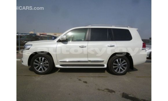 Buy Import Toyota Land Cruiser White Car in Import - Dubai in Batken Buy Import Toyota Land Cruiser White Car in Import - Dubai in Batken