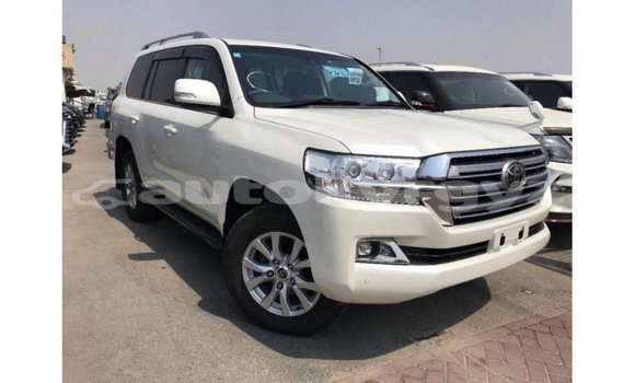 Buy Import Toyota Land Cruiser White Car in Import - Dubai in Batken Buy Import Toyota Land Cruiser White Car in Import - Dubai in Batken