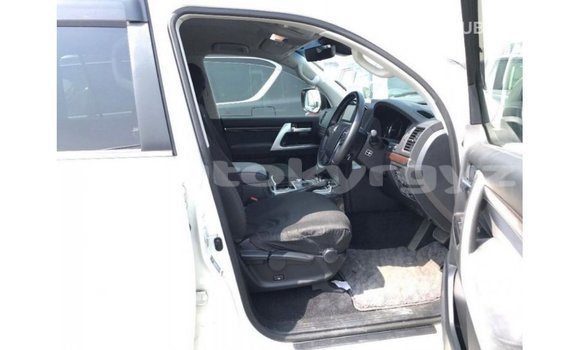 Buy Import Toyota Land Cruiser White Car in Import - Dubai in Batken Buy Import Toyota Land Cruiser White Car in Import - Dubai in Batken