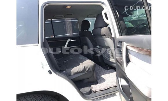 Buy Import Toyota Land Cruiser White Car in Import - Dubai in Batken Buy Import Toyota Land Cruiser White Car in Import - Dubai in Batken