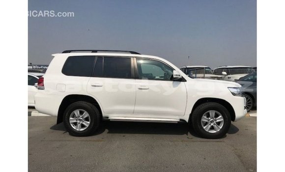 Buy Import Toyota Land Cruiser White Car in Import - Dubai in Batken Buy Import Toyota Land Cruiser White Car in Import - Dubai in Batken