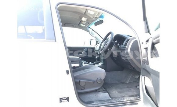 Buy Import Toyota Land Cruiser White Car in Import - Dubai in Batken Buy Import Toyota Land Cruiser White Car in Import - Dubai in Batken