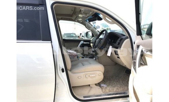 Buy Import Toyota Land Cruiser White Car in Import - Dubai in Batken Buy Import Toyota Land Cruiser White Car in Import - Dubai in Batken