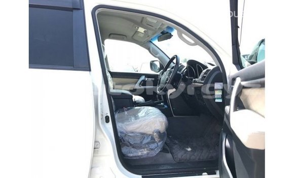 Buy Import Toyota Land Cruiser White Car in Import - Dubai in Batken Buy Import Toyota Land Cruiser White Car in Import - Dubai in Batken