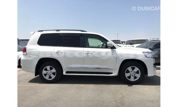 Buy Import Toyota Land Cruiser White Car in Import - Dubai in Batken Buy Import Toyota Land Cruiser White Car in Import - Dubai in Batken