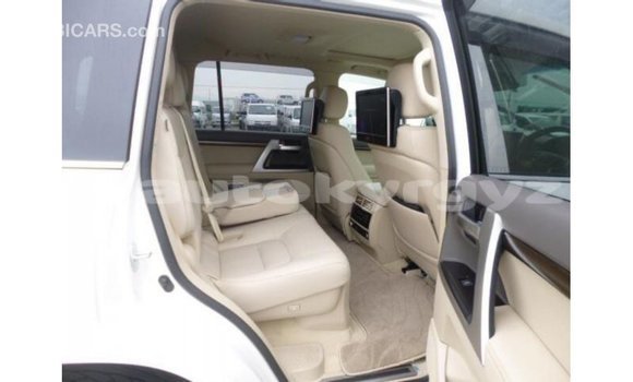 Buy Import Toyota Land Cruiser White Car in Import - Dubai in Batken Buy Import Toyota Land Cruiser White Car in Import - Dubai in Batken