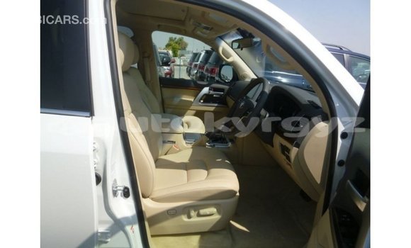 Buy Import Toyota Land Cruiser White Car in Import - Dubai in Batken Buy Import Toyota Land Cruiser White Car in Import - Dubai in Batken