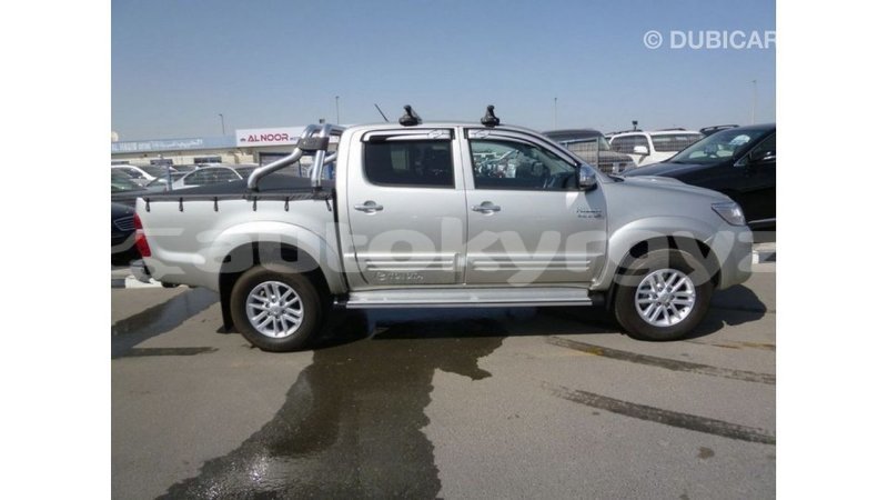 Big with watermark toyota hilux batken import dubai 2875