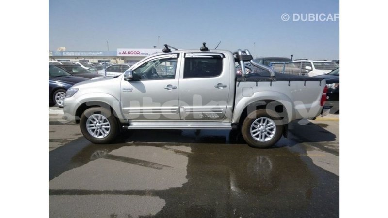 Big with watermark toyota hilux batken import dubai 2875