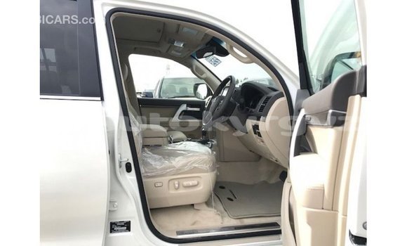 Buy Import Toyota Land Cruiser White Car in Import - Dubai in Batken Buy Import Toyota Land Cruiser White Car in Import - Dubai in Batken