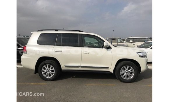 Buy Import Toyota Land Cruiser White Car in Import - Dubai in Batken Buy Import Toyota Land Cruiser White Car in Import - Dubai in Batken
