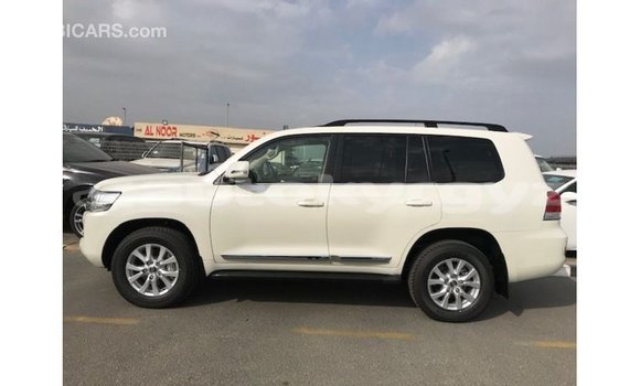 Buy Import Toyota Land Cruiser White Car in Import - Dubai in Batken Buy Import Toyota Land Cruiser White Car in Import - Dubai in Batken