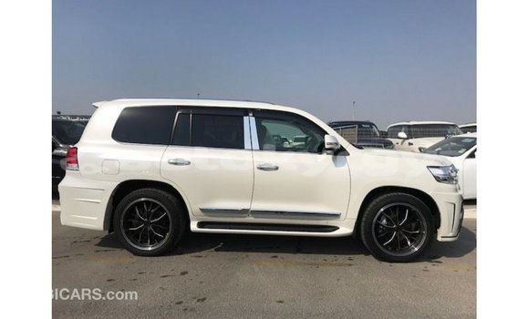 Buy Import Toyota Land Cruiser White Car in Import - Dubai in Batken Buy Import Toyota Land Cruiser White Car in Import - Dubai in Batken