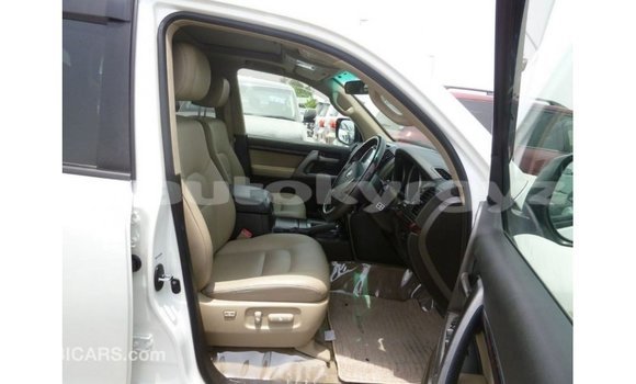 Buy Import Toyota Land Cruiser White Car in Import - Dubai in Batken Buy Import Toyota Land Cruiser White Car in Import - Dubai in Batken