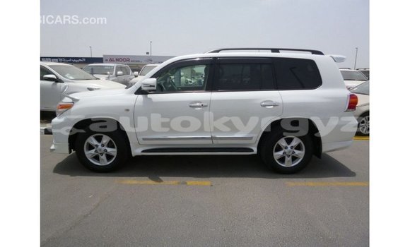 Buy Import Toyota Land Cruiser White Car in Import - Dubai in Batken Buy Import Toyota Land Cruiser White Car in Import - Dubai in Batken