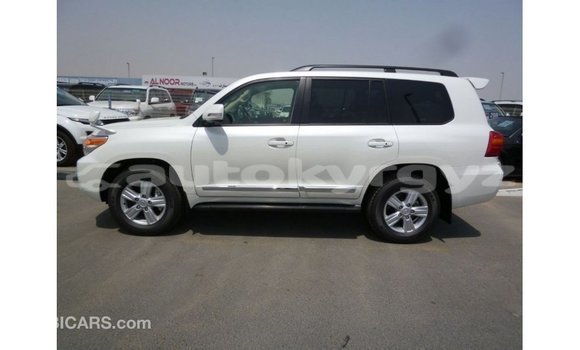 Buy Import Toyota Land Cruiser White Car in Import - Dubai in Batken Buy Import Toyota Land Cruiser White Car in Import - Dubai in Batken