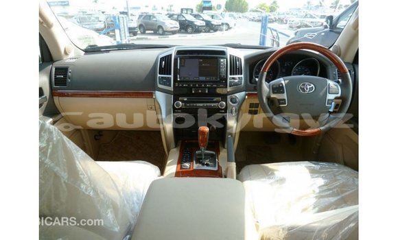 Buy Import Toyota Land Cruiser White Car in Import - Dubai in Batken Buy Import Toyota Land Cruiser White Car in Import - Dubai in Batken