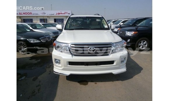 Buy Import Toyota Land Cruiser White Car in Import - Dubai in Batken Buy Import Toyota Land Cruiser White Car in Import - Dubai in Batken