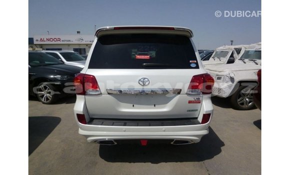 Buy Import Toyota Land Cruiser White Car in Import - Dubai in Batken Buy Import Toyota Land Cruiser White Car in Import - Dubai in Batken