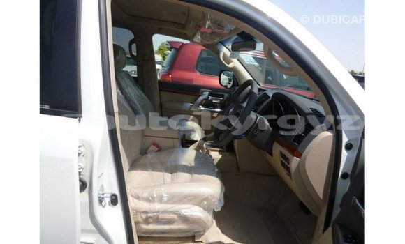 Buy Import Toyota Land Cruiser White Car in Import - Dubai in Batken Buy Import Toyota Land Cruiser White Car in Import - Dubai in Batken