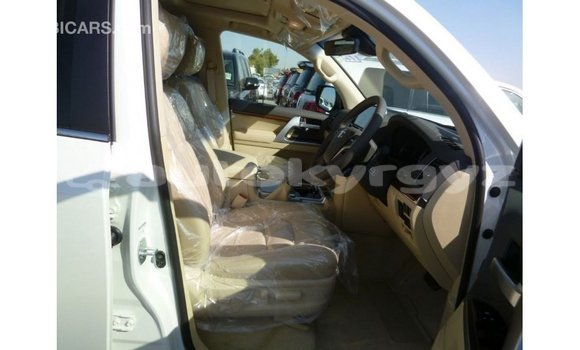 Buy Import Toyota Land Cruiser White Car in Import - Dubai in Batken Buy Import Toyota Land Cruiser White Car in Import - Dubai in Batken
