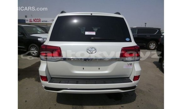 Buy Import Toyota Land Cruiser White Car in Import - Dubai in Batken Buy Import Toyota Land Cruiser White Car in Import - Dubai in Batken