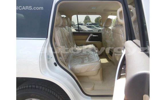 Buy Import Toyota Land Cruiser White Car in Import - Dubai in Batken Buy Import Toyota Land Cruiser White Car in Import - Dubai in Batken