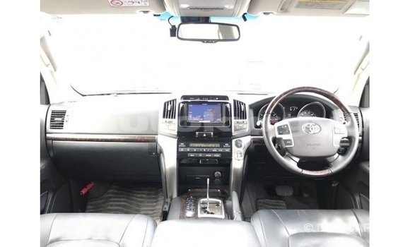 Buy Import Toyota Land Cruiser White Car in Import - Dubai in Batken Buy Import Toyota Land Cruiser White Car in Import - Dubai in Batken