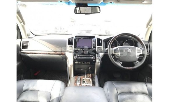 Buy Import Toyota Land Cruiser White Car in Import - Dubai in Batken Buy Import Toyota Land Cruiser White Car in Import - Dubai in Batken