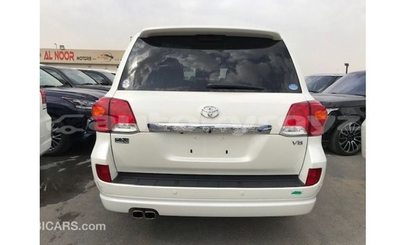 Buy Import Toyota Land Cruiser White Car in Import - Dubai in Batken Buy Import Toyota Land Cruiser White Car in Import - Dubai in Batken