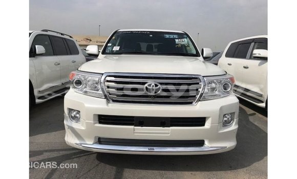 Buy Import Toyota Land Cruiser White Car in Import - Dubai in Batken Buy Import Toyota Land Cruiser White Car in Import - Dubai in Batken