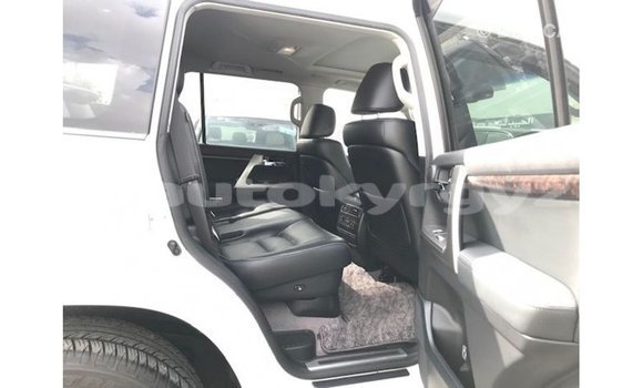Buy Import Toyota Land Cruiser White Car in Import - Dubai in Batken Buy Import Toyota Land Cruiser White Car in Import - Dubai in Batken