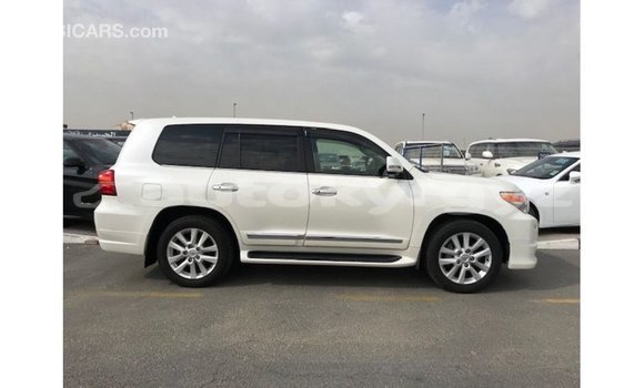 Buy Import Toyota Land Cruiser White Car in Import - Dubai in Batken Buy Import Toyota Land Cruiser White Car in Import - Dubai in Batken