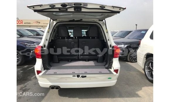 Buy Import Toyota Land Cruiser White Car in Import - Dubai in Batken Buy Import Toyota Land Cruiser White Car in Import - Dubai in Batken