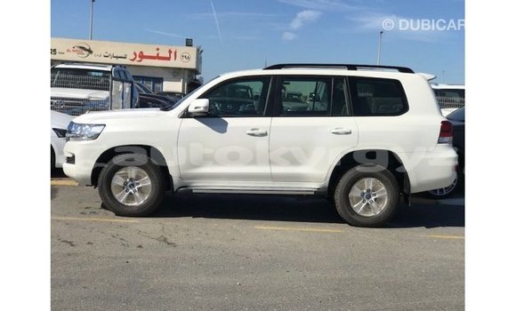 Buy Import Toyota Land Cruiser White Car in Import - Dubai in Batken Buy Import Toyota Land Cruiser White Car in Import - Dubai in Batken