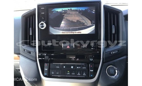 Buy Import Toyota Land Cruiser White Car in Import - Dubai in Batken Buy Import Toyota Land Cruiser White Car in Import - Dubai in Batken