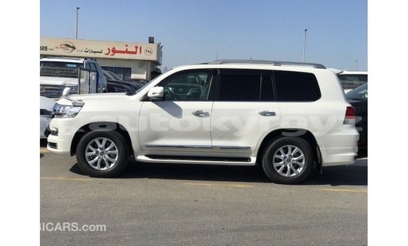 Buy Import Toyota Land Cruiser White Car in Import - Dubai in Batken Buy Import Toyota Land Cruiser White Car in Import - Dubai in Batken