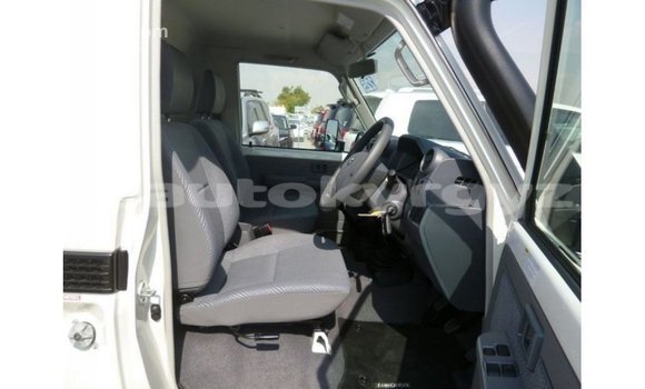 Buy Import Toyota Land Cruiser White Car in Import - Dubai in Batken Buy Import Toyota Land Cruiser White Car in Import - Dubai in Batken