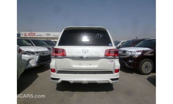 Buy Import Toyota Land Cruiser White Car in Import - Dubai in Batken Buy Import Toyota Land Cruiser White Car in Import - Dubai in Batken