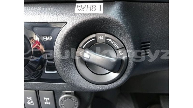 Big with watermark toyota hilux batken import dubai 3073